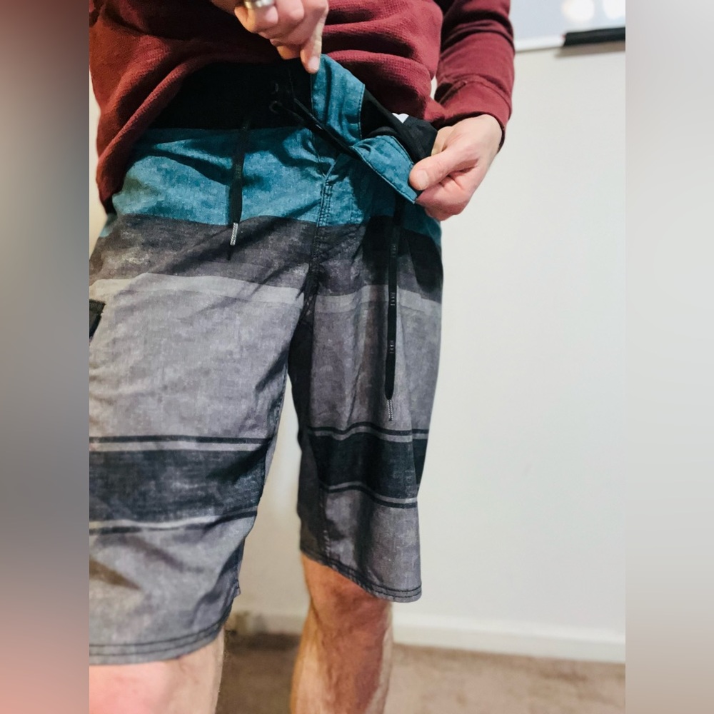 Reef Retro Board Shorts - Picture 3 of 5